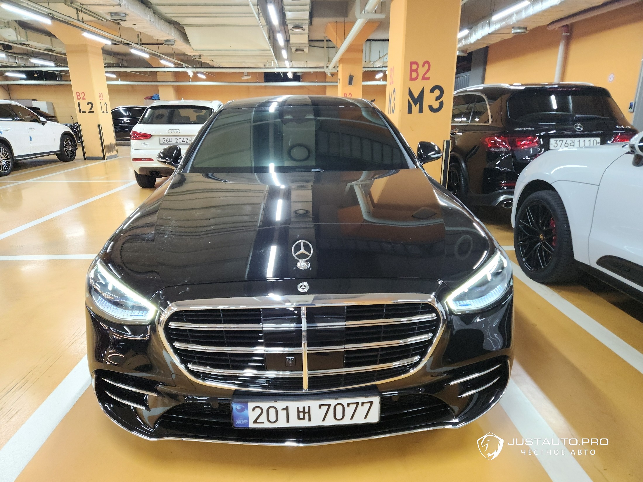 Автомобиль Mercedes-Benz S-Class