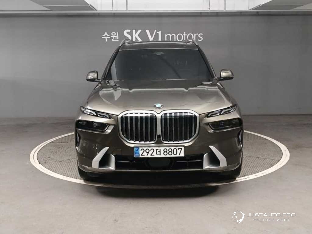 Автомобиль BMW X7