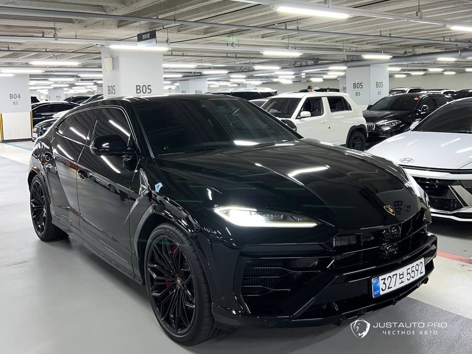 Автомобиль Lamborghini Urus