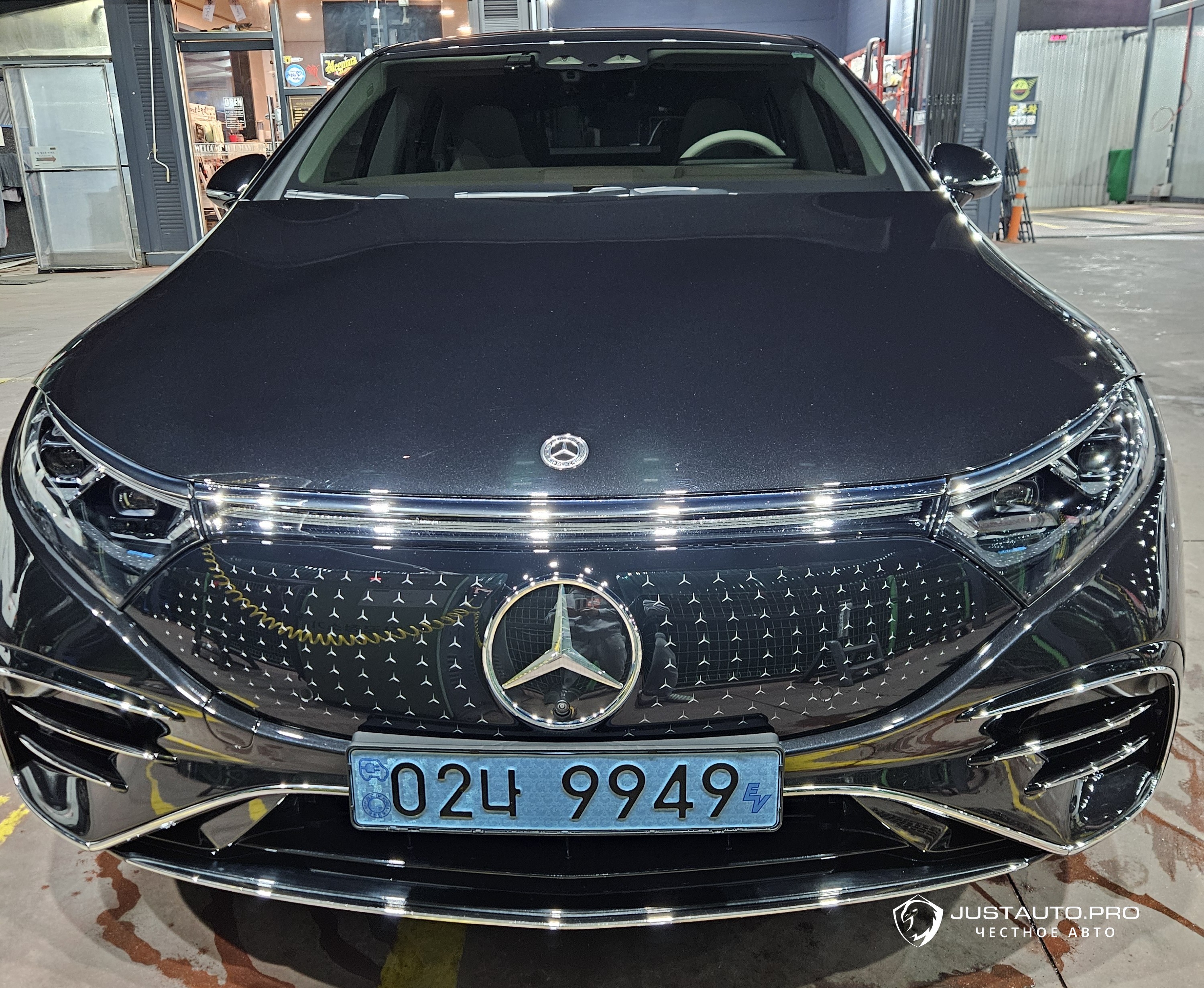 Автомобиль Mercedes-Benz EQS